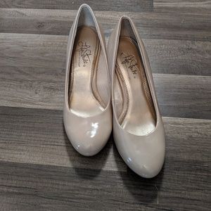Kitten heels